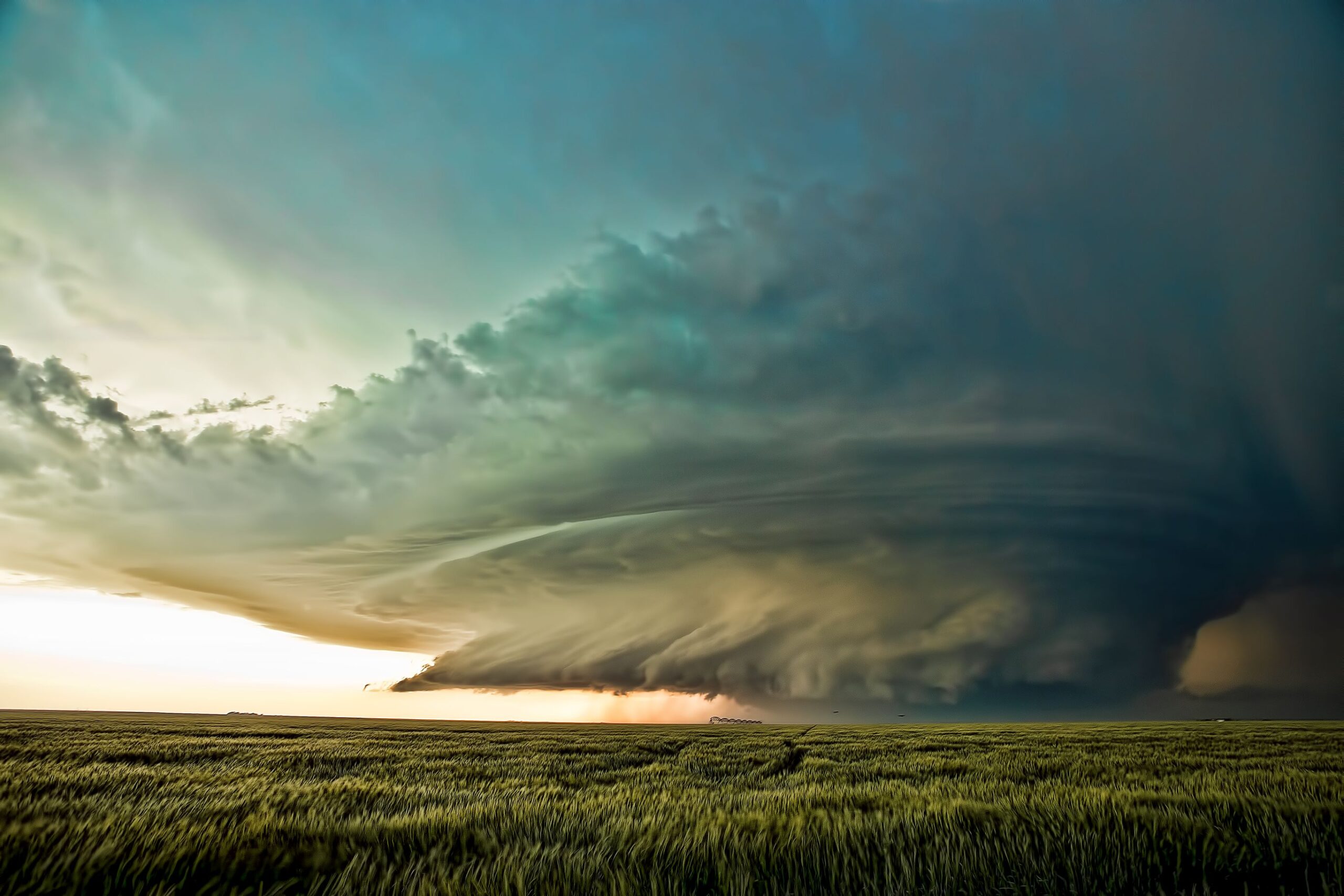 A supercell thunderstorm slowly moves across theHigh Plains of Wichita County Kansas